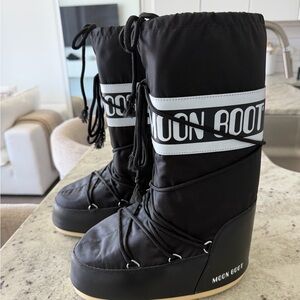 Moon Boots